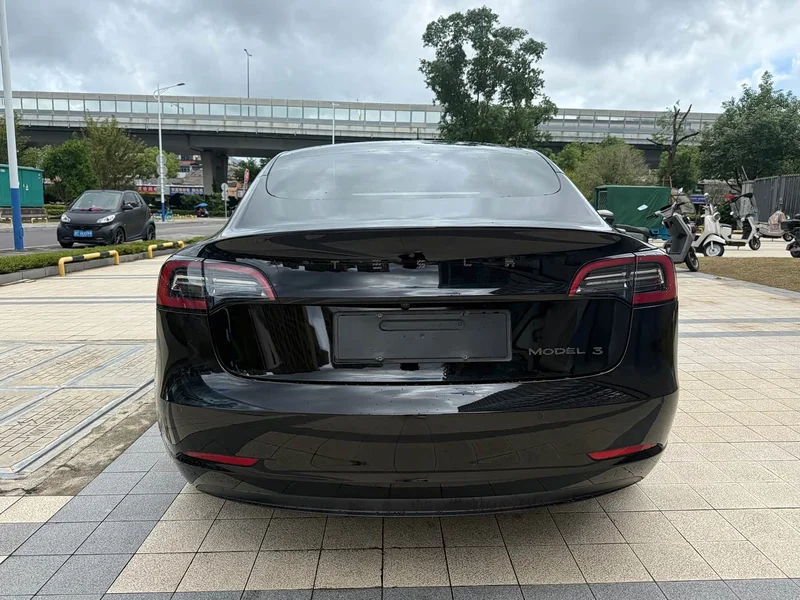 Tesla Model 3 — фото 13