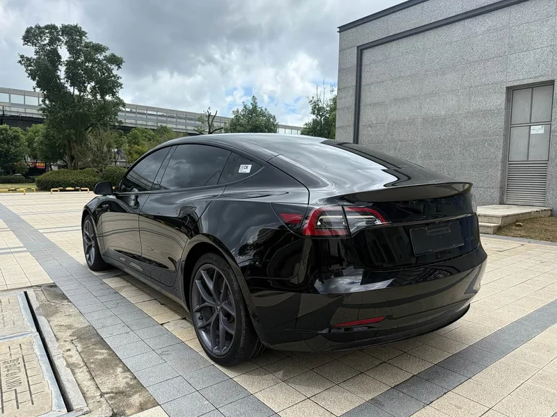 Tesla Model 3 — фото 14