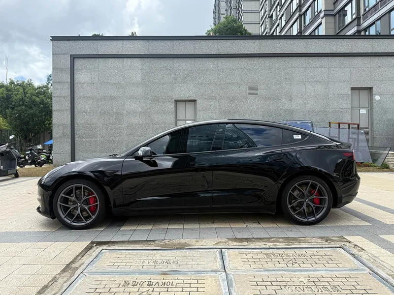 Tesla Model 3 — фото 15
