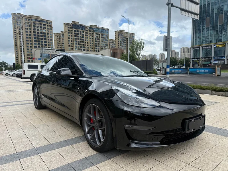 Tesla Model 3 — фото 3