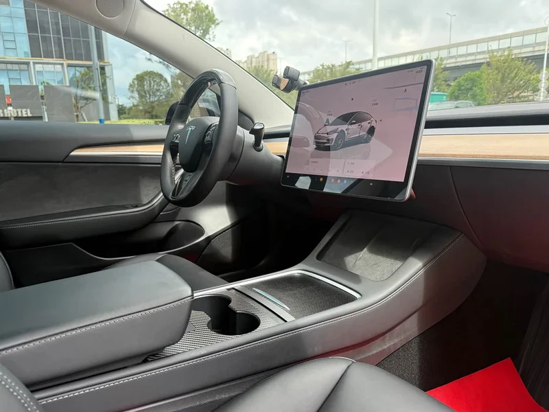 Tesla Model 3 — фото 10
