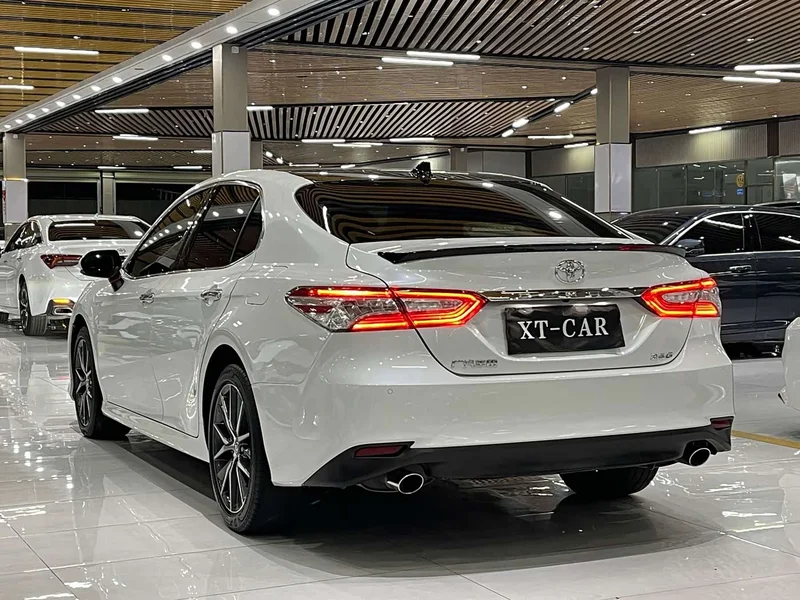 Toyota Camry — фото 16