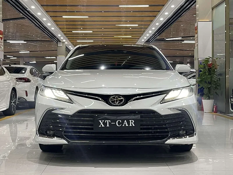 Toyota Camry — фото 2