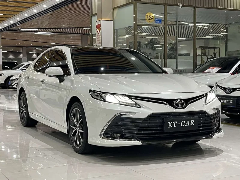 Toyota Camry — фото 3
