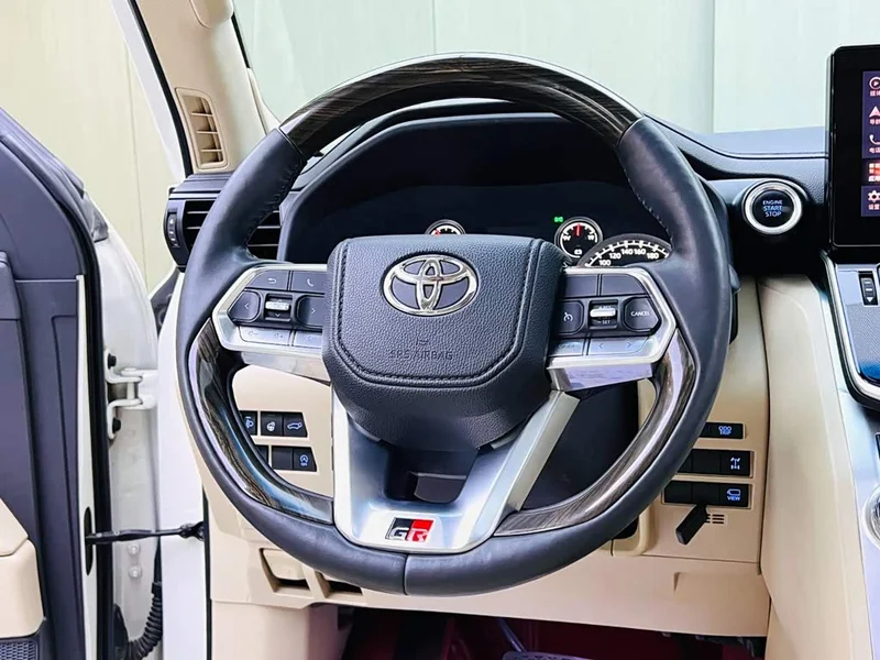 Toyota Land Cruiser (Imported) — фото 10