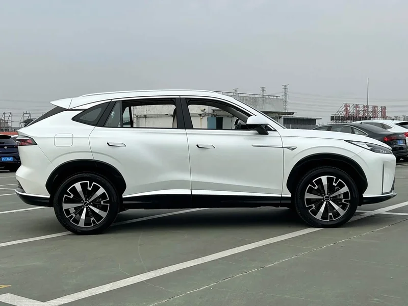 Roewe D5X DMH — фото 5