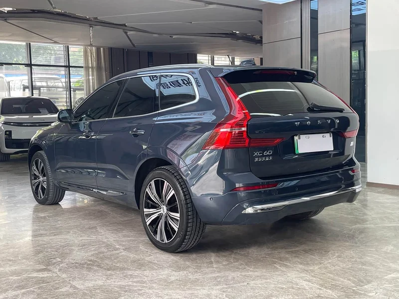 Volvo XC60 PHEV — фото 4