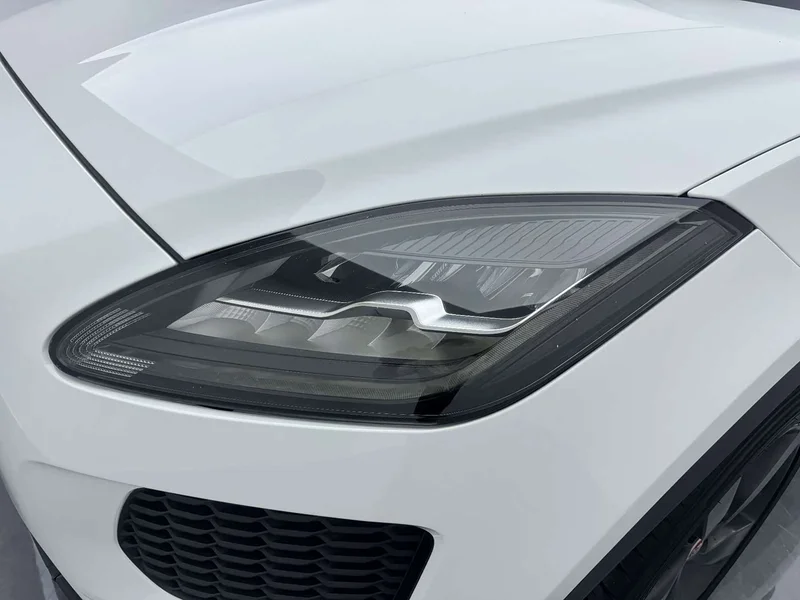 Jaguar E-PACE — фото 15