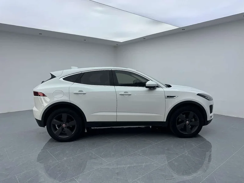 Jaguar E-PACE — фото 8