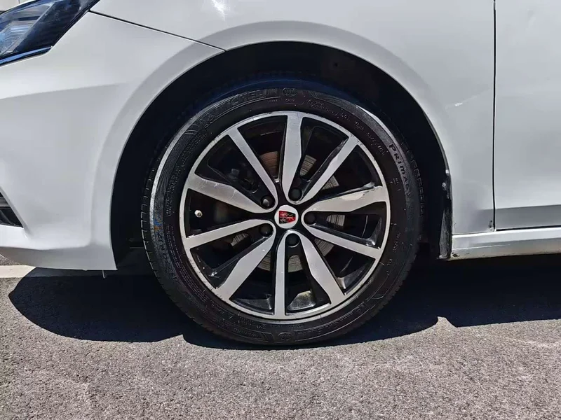Roewe i6 Classic — фото 30