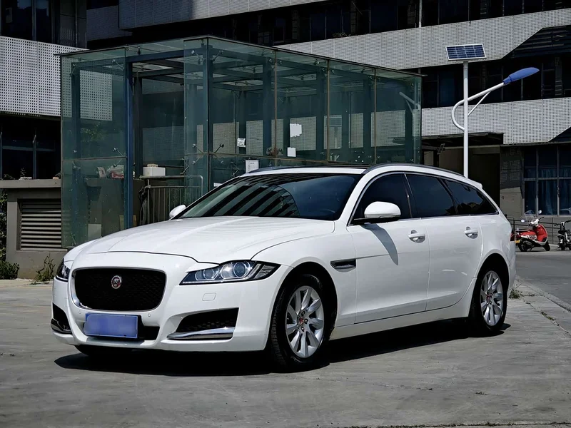 Jaguar XF — фото 1