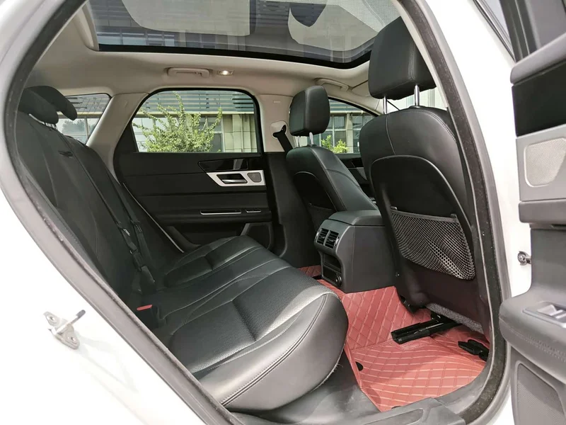 Jaguar XF — фото 11