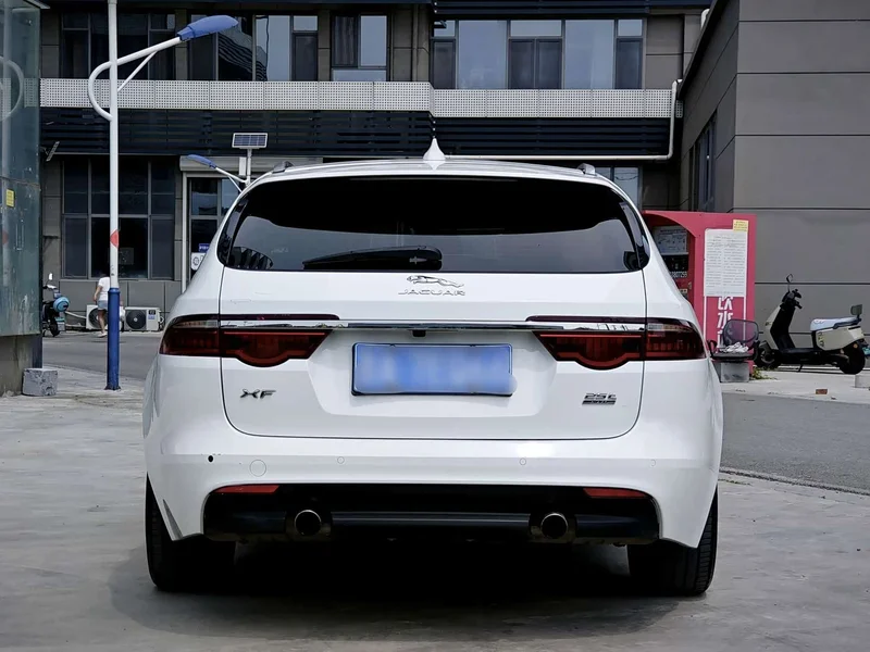 Jaguar XF — фото 6