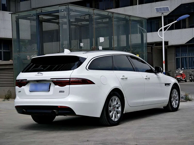 Jaguar XF — фото 7