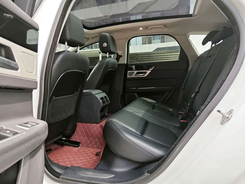 Jaguar XF — фото 10