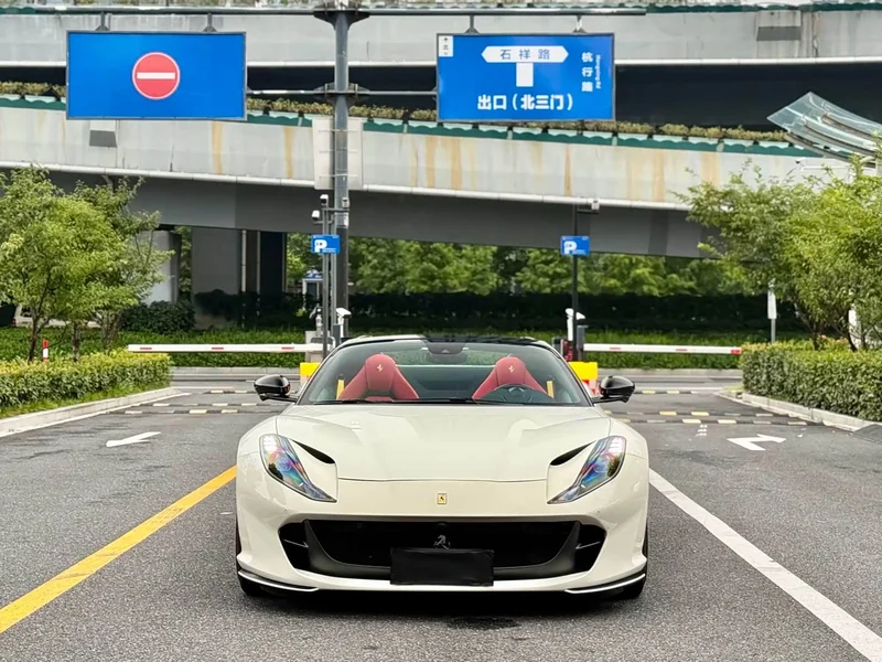 Ferrari 812 — фото 1