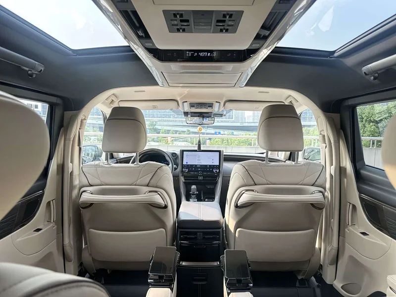 Toyota Vellfire — фото 9