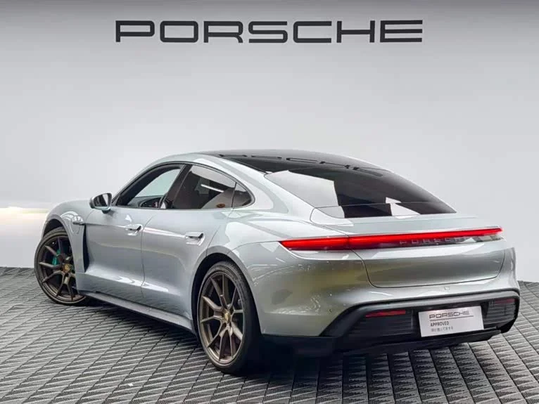 Porsche Taycan — фото 6