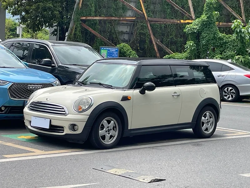 MINI CLUBMAN — фото 1