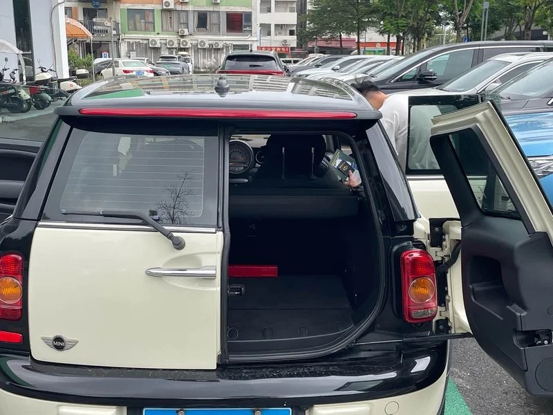 MINI CLUBMAN — фото 10