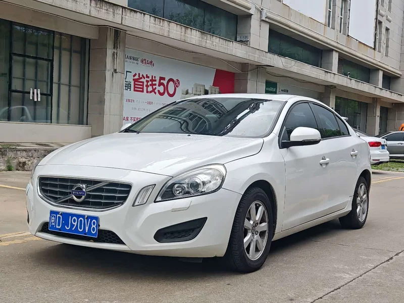 Volvo S60 (Imported) — фото 1