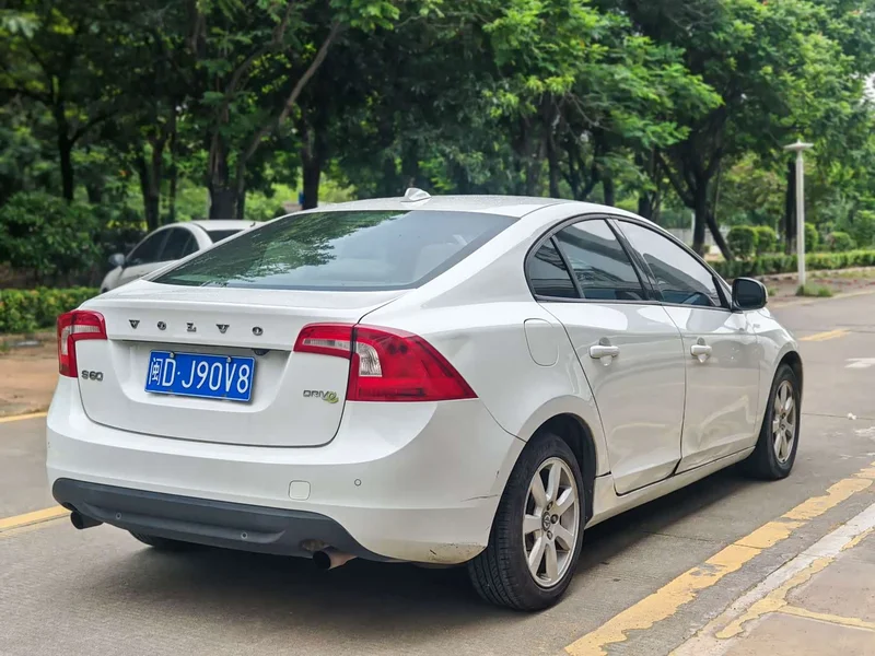 Volvo S60 (Imported) — фото 4