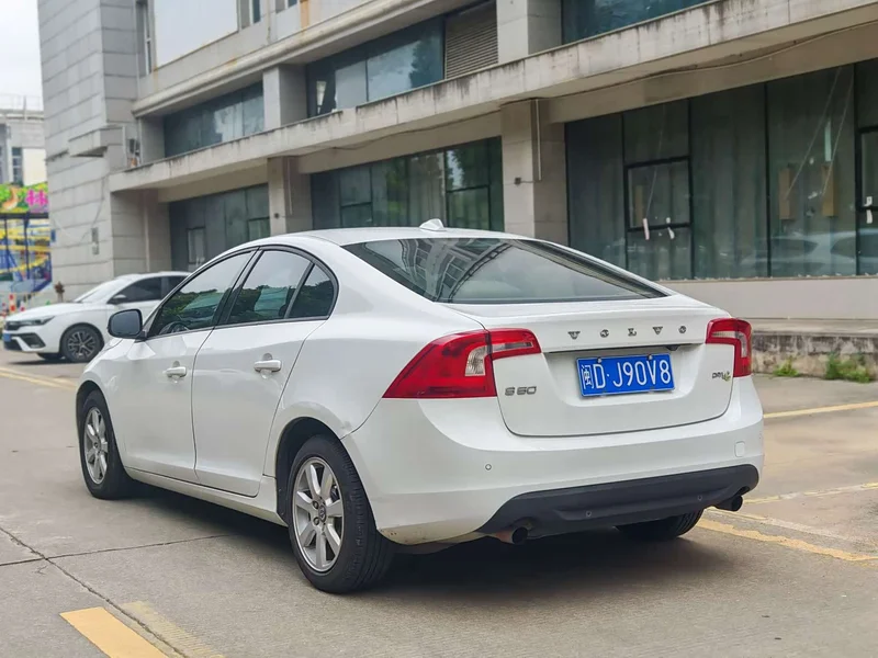 Volvo S60 (Imported) — фото 6