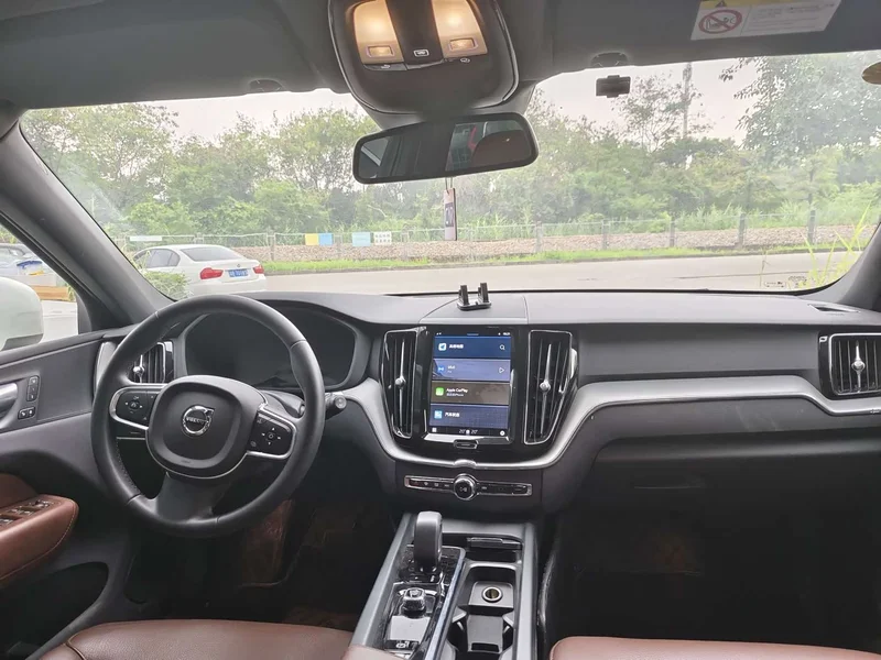 Volvo XC60 — фото 10