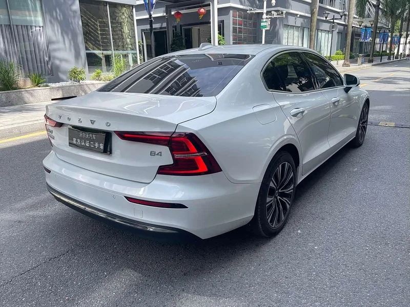 Volvo S60 — фото 10