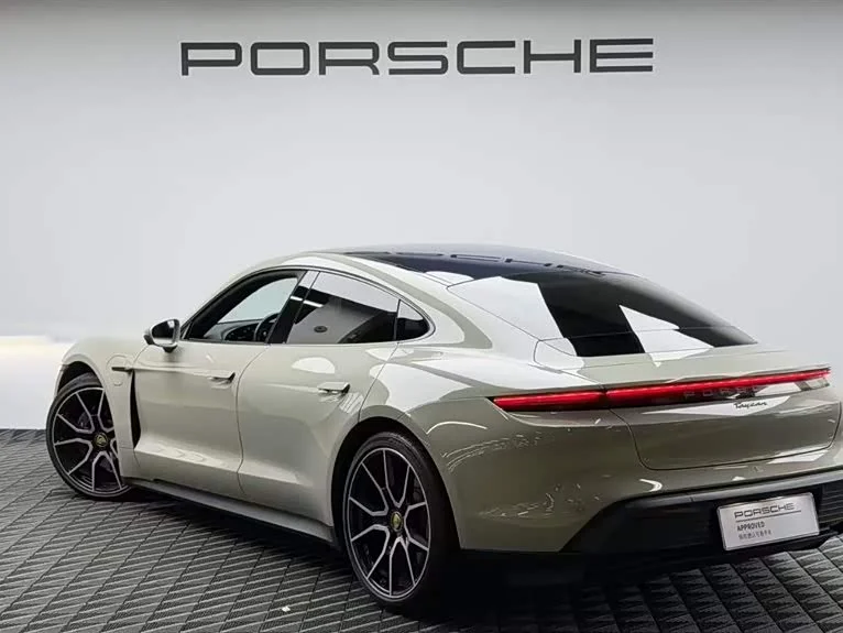 Porsche Taycan — фото 6