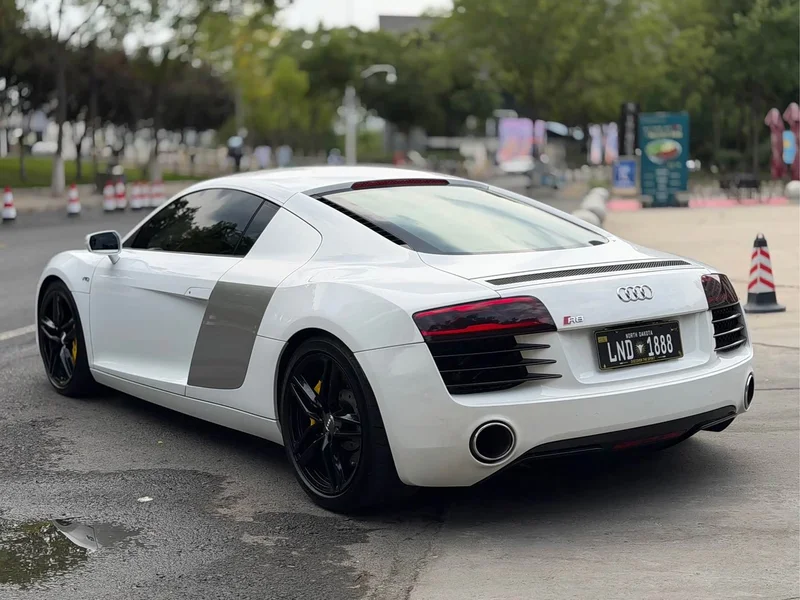 Audi R8 — фото 5