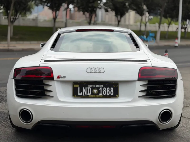 Audi R8 — фото 6