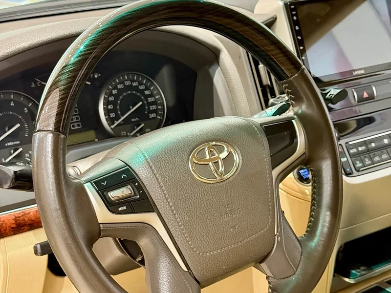 Toyota Land Cruiser (Imported) — фото 12