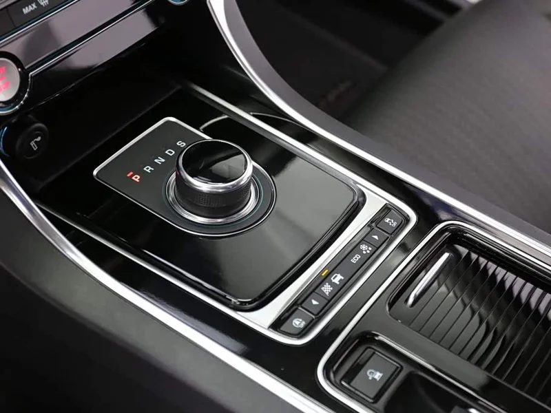 Jaguar XF — фото 12