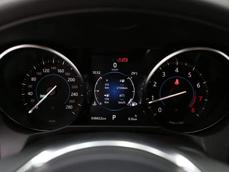 Jaguar XF — фото 13
