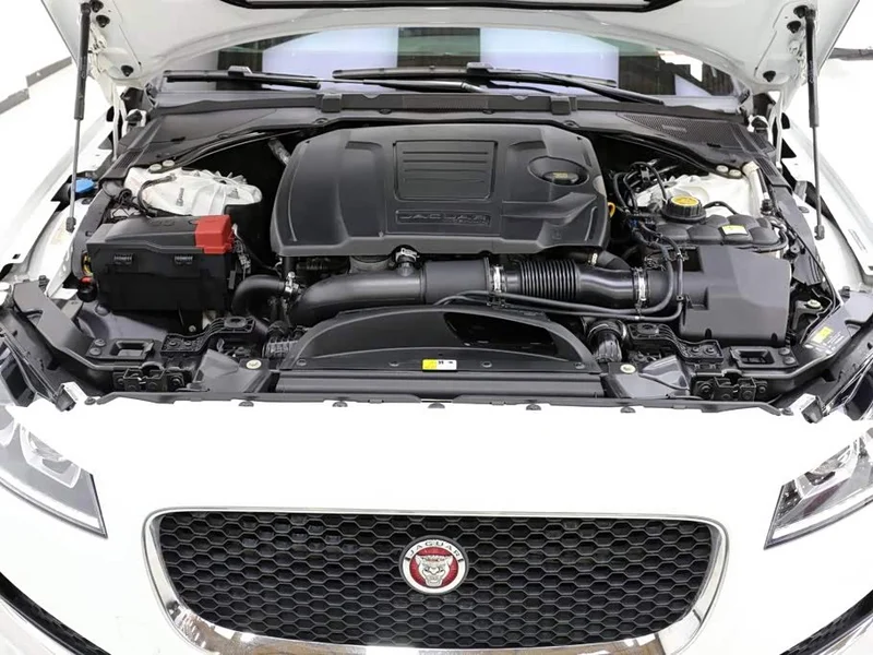 Jaguar XF — фото 21
