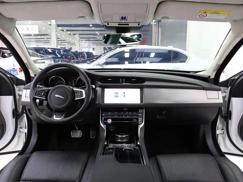 Jaguar XF — фото 9