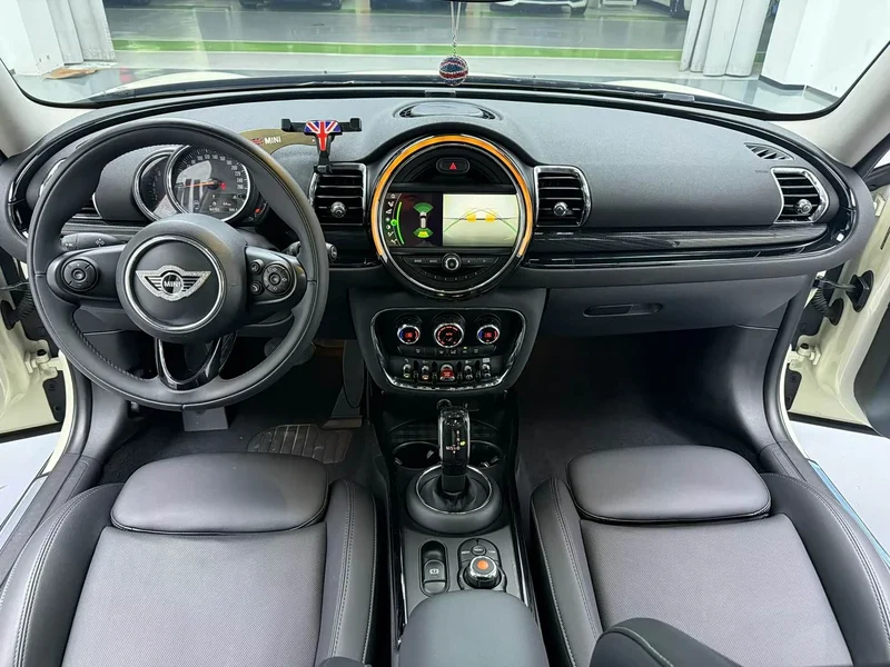 MINI CLUBMAN — фото 8