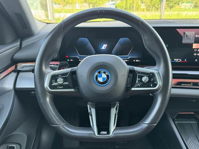 BMW i5 — фото 12