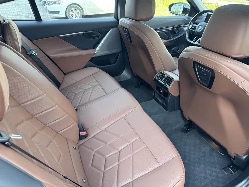 BMW i5 — фото 13