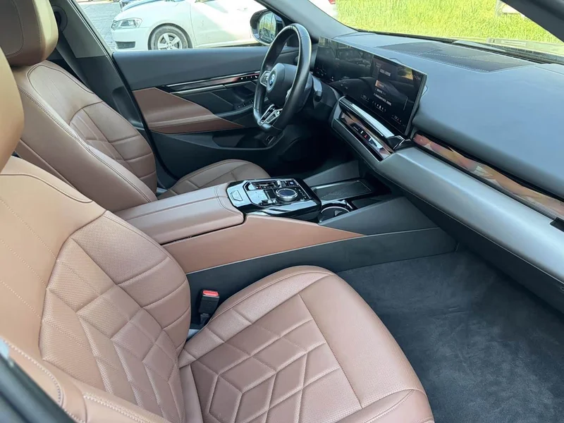 BMW i5 — фото 16