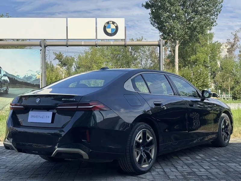BMW i5 — фото 3