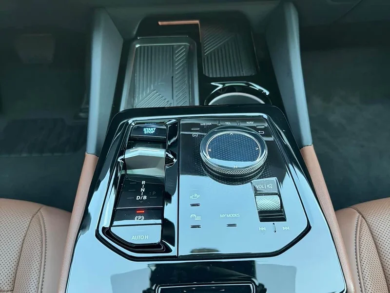 BMW i5 — фото 9