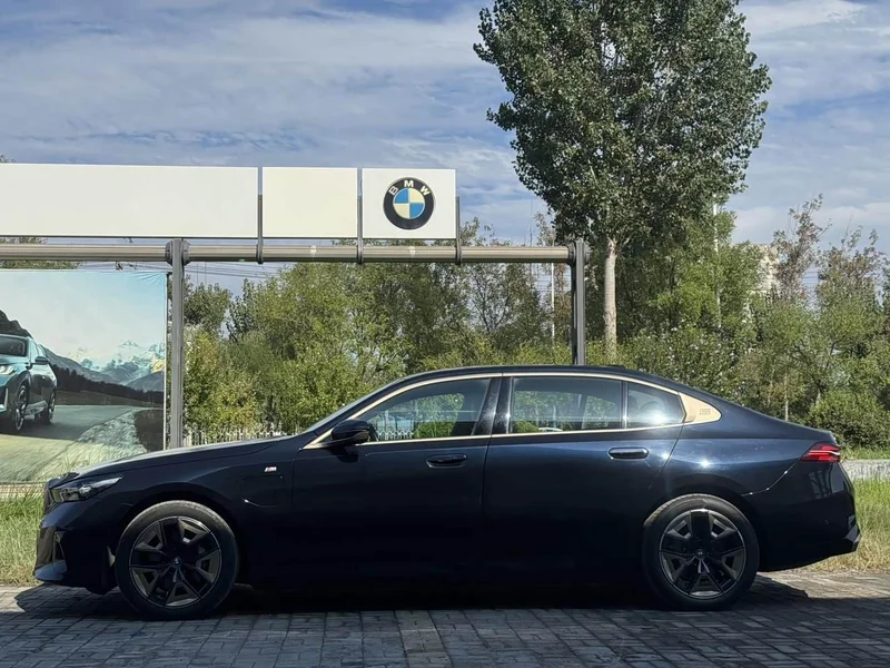BMW i5 — фото 10