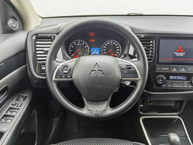 Mitsubishi Outlander — фото 11