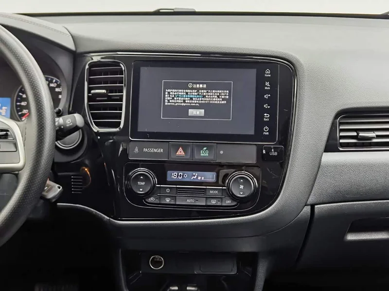 Mitsubishi Outlander — фото 12