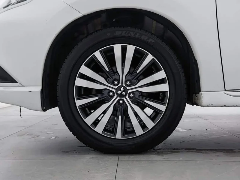 Mitsubishi Outlander — фото 17