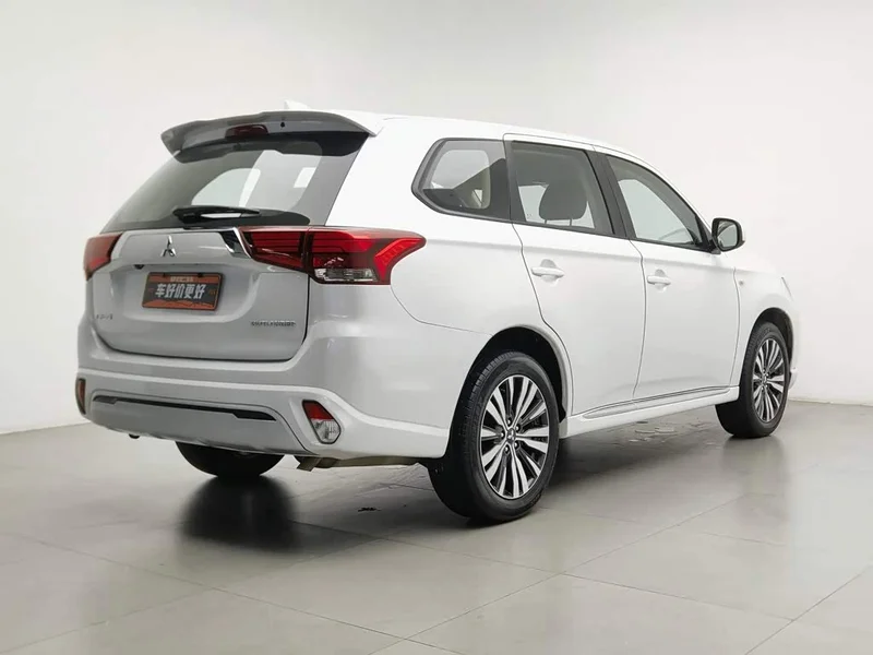 Mitsubishi Outlander — фото 2