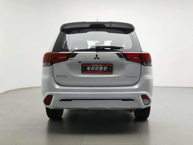 Mitsubishi Outlander — фото 4