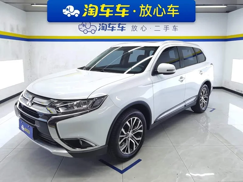 Mitsubishi Outlander — фото 1